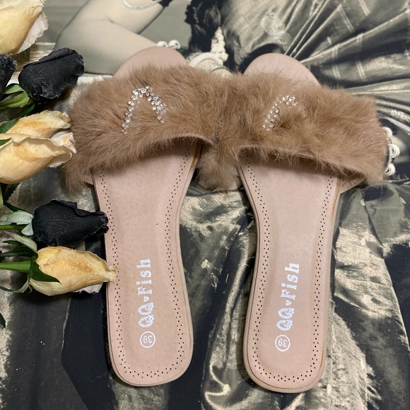 Fur flat Sandal. Size -39 - Picture 6 of 8